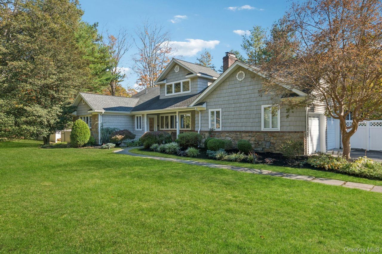 38 Colonial Drive Huntington, NY 11743