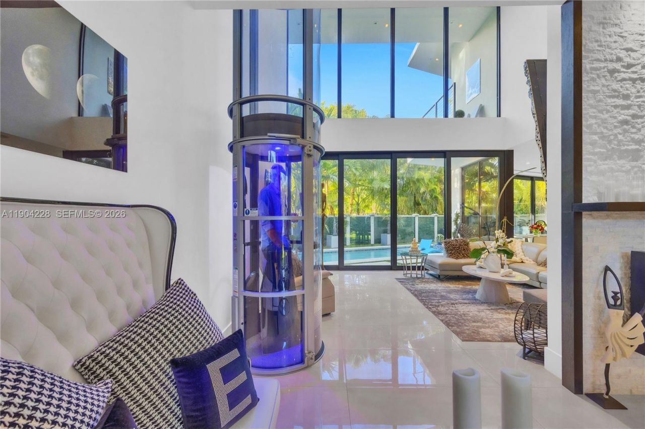 3764 Carmen Ct, Miami, FL 33133 Photo