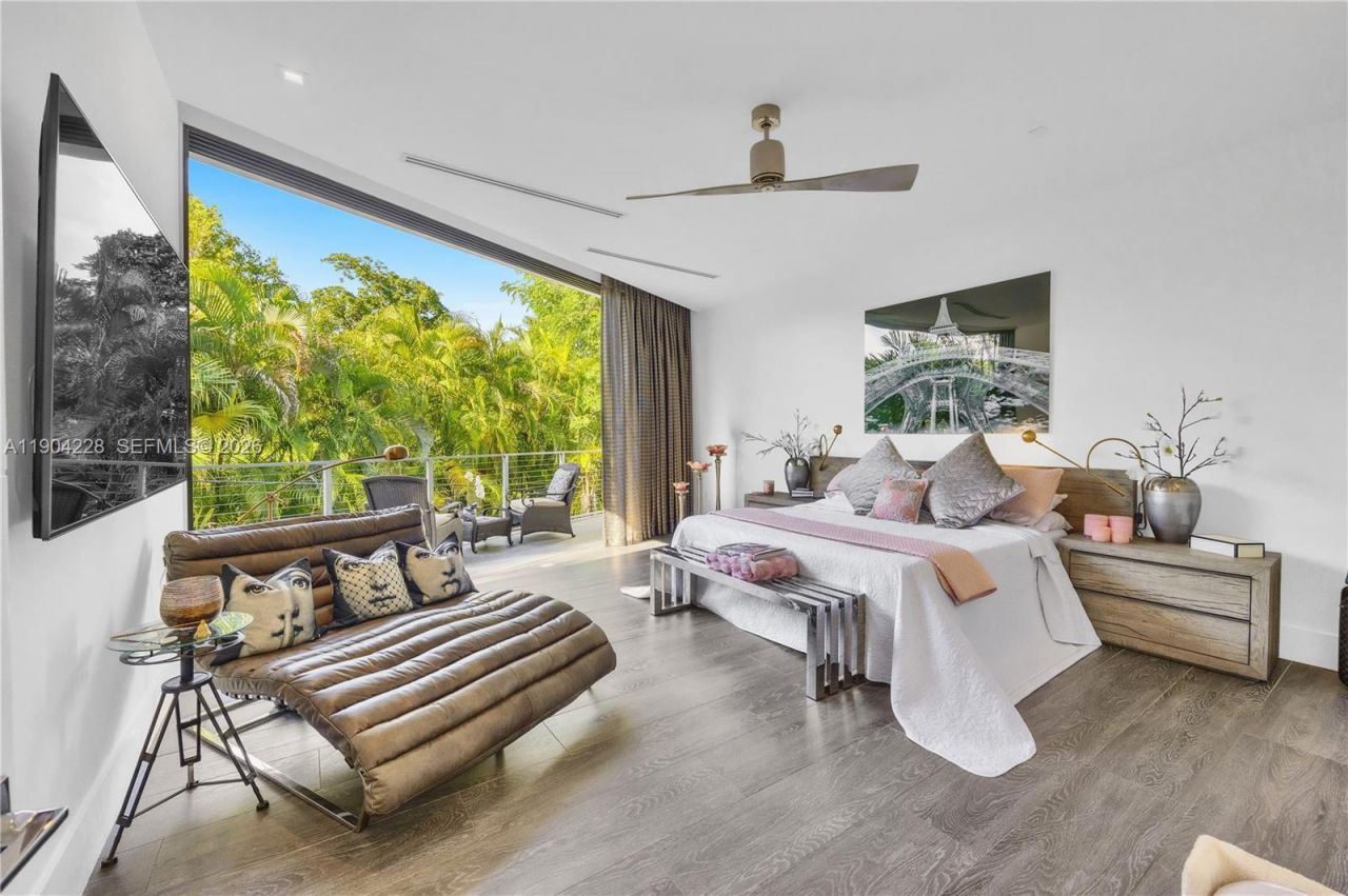 3764 Carmen Ct, Miami, FL 33133 Photo