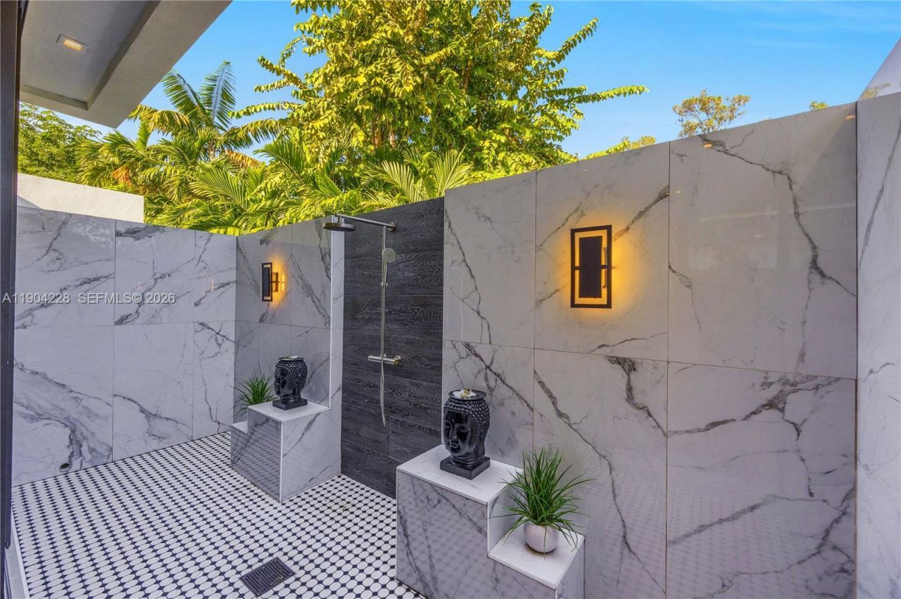 3764 Carmen Ct, Miami, FL 33133 Photo