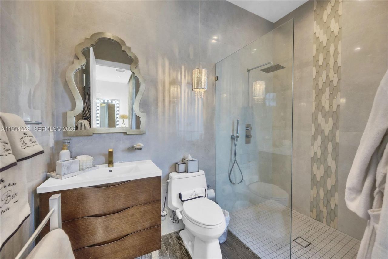 3764 Carmen Ct, Miami, FL 33133 Photo