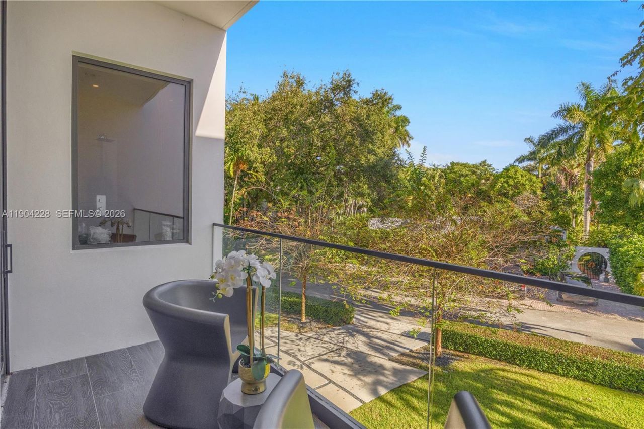 3764 Carmen Ct, Miami, FL 33133 Photo