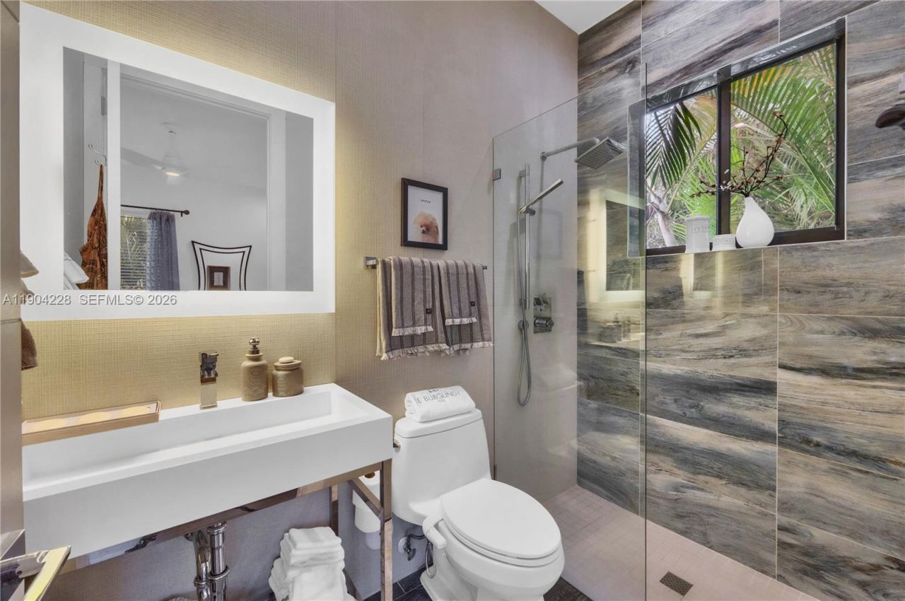 3764 Carmen Ct, Miami, FL 33133 Photo