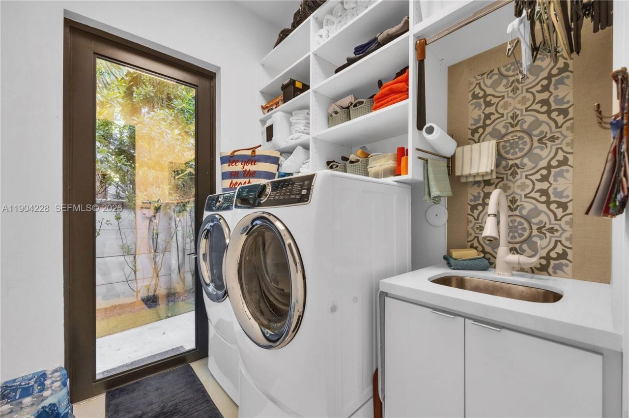 3764 Carmen Ct, Miami, FL 33133 Photo