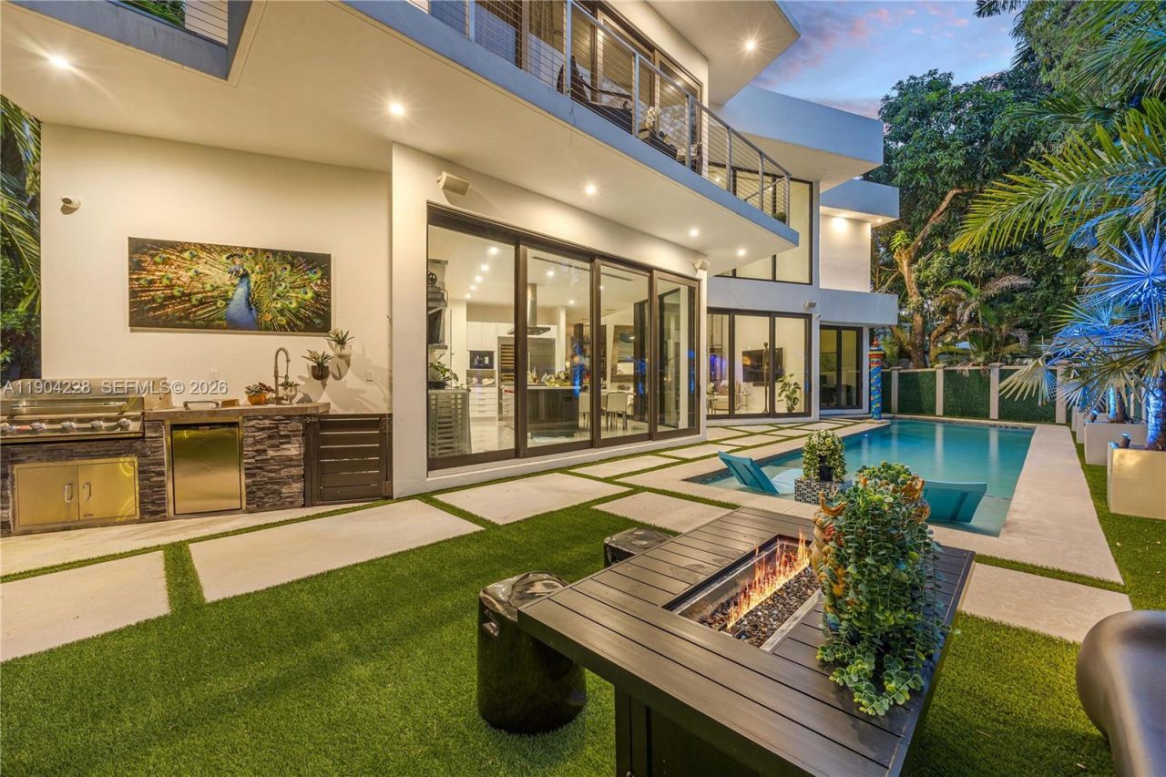 3764 Carmen Ct, Miami, FL 33133 Photo