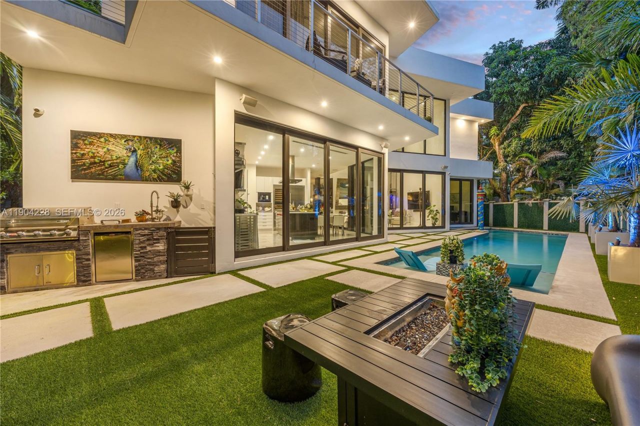 3764 Carmen Ct, Miami, FL 33133 Photo