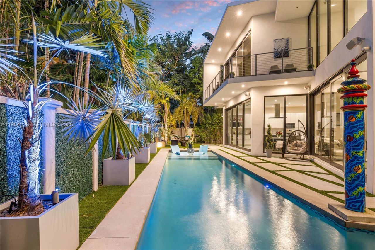 3764 Carmen Ct, Miami, FL 33133 Photo