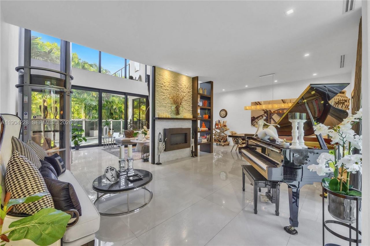 3764 Carmen Ct, Miami, FL 33133 Photo