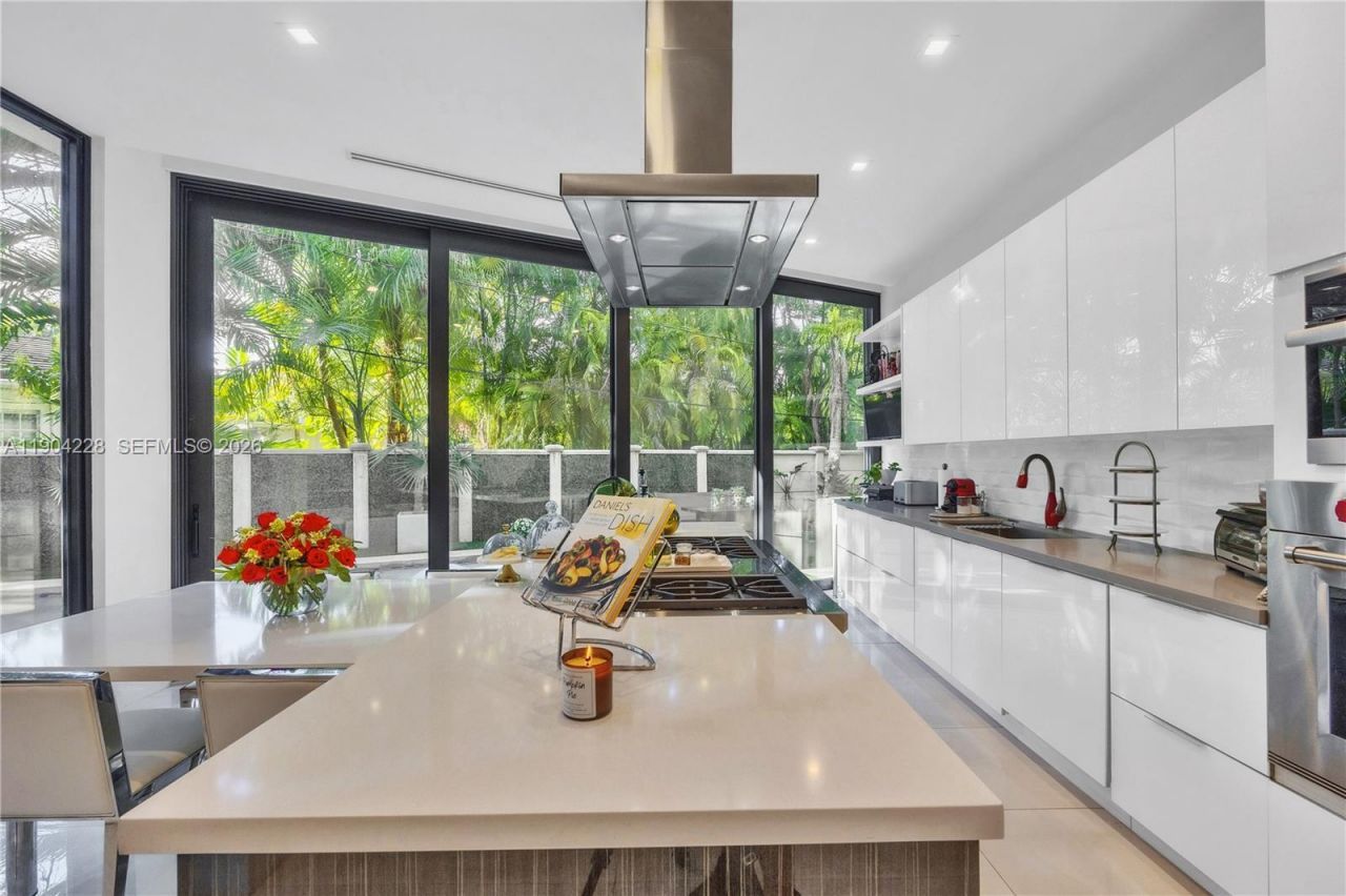 3764 Carmen Ct, Miami, FL 33133 Photo