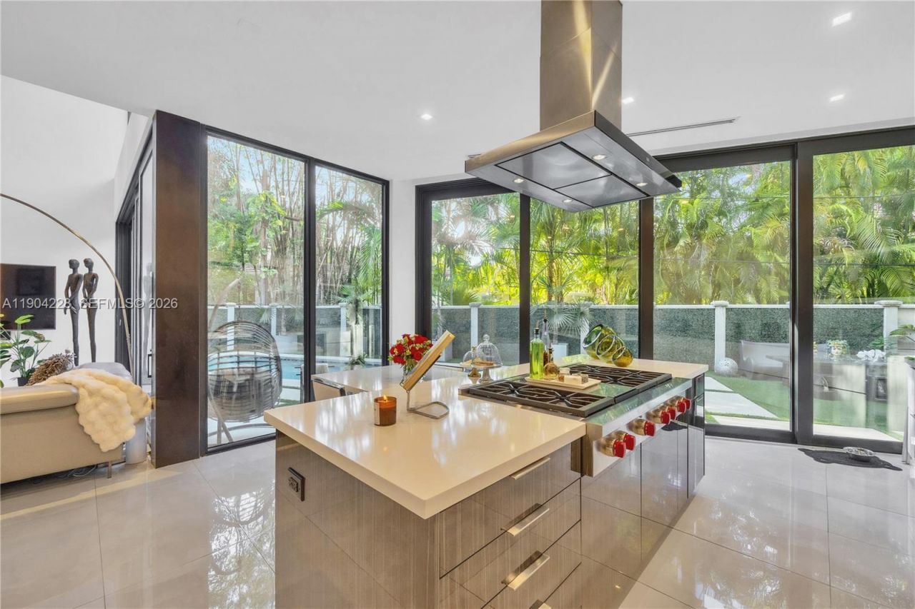 3764 Carmen Ct, Miami, FL 33133 Photo