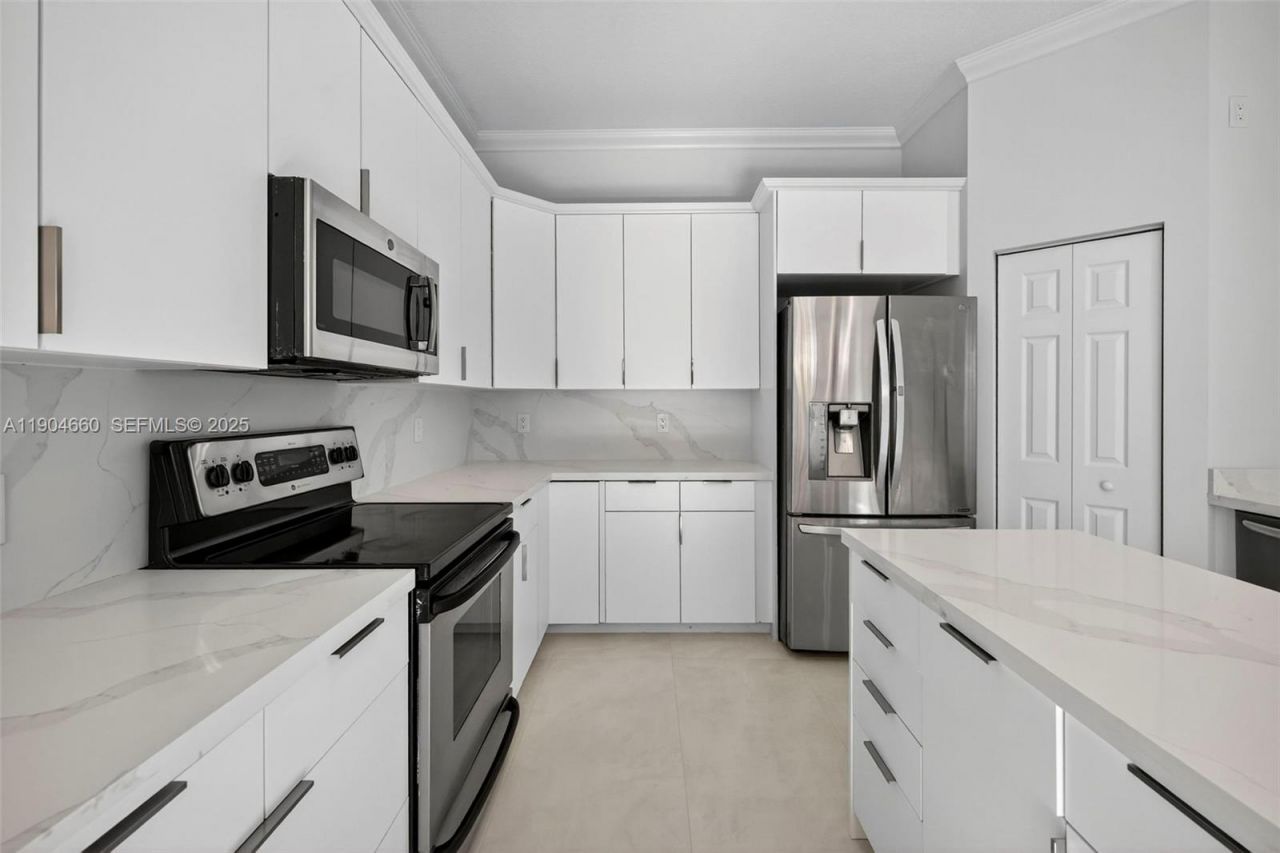 1781 Harbor Pointe Cir, Weston, FL 33327 Photo