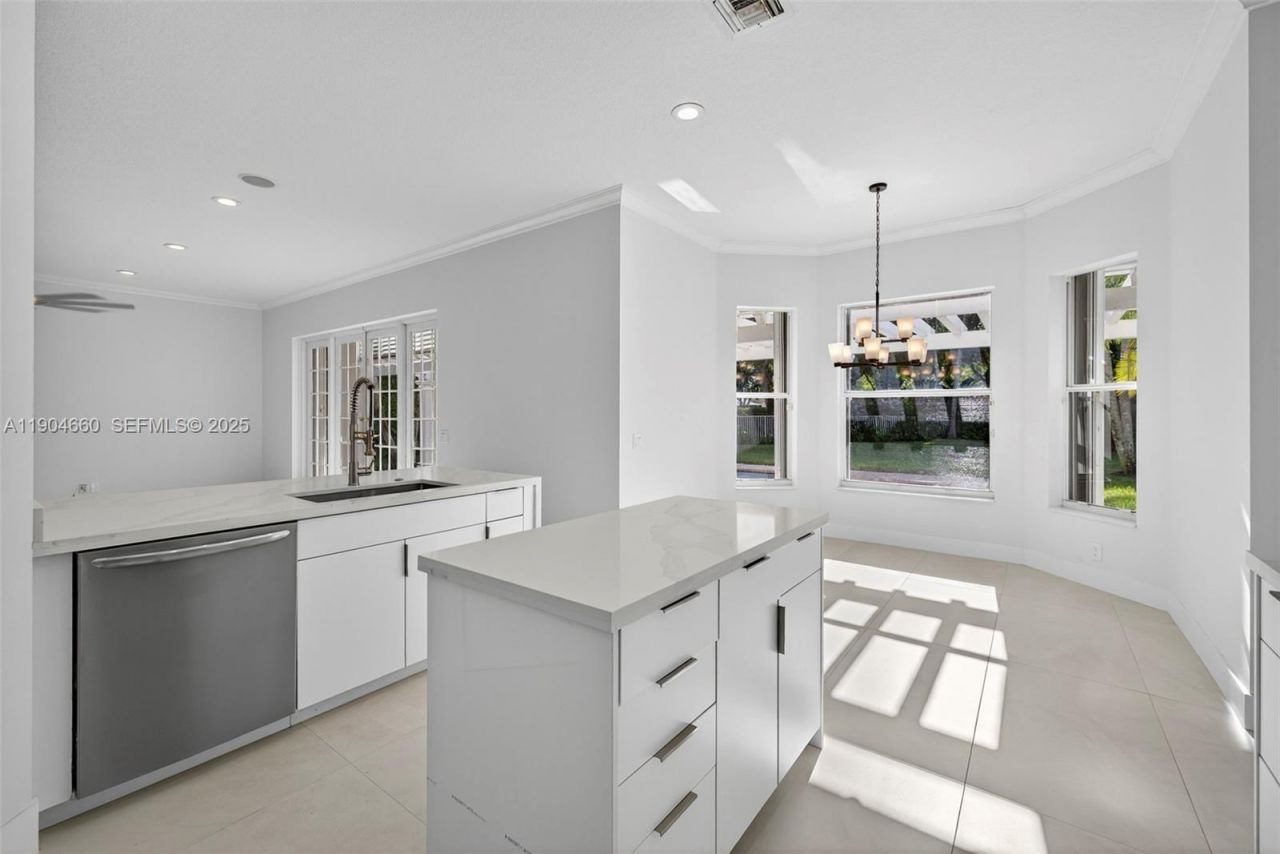 1781 Harbor Pointe Cir, Weston, FL 33327 Photo