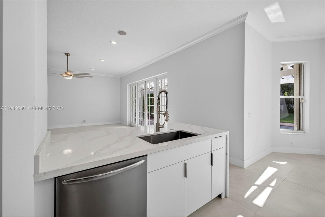 1781 Harbor Pointe Cir, Weston, FL 33327 Photo