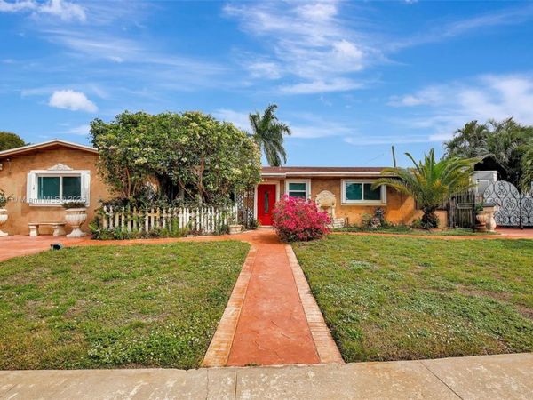 421 NW 77th Way, Pembroke Pines, FL 33024