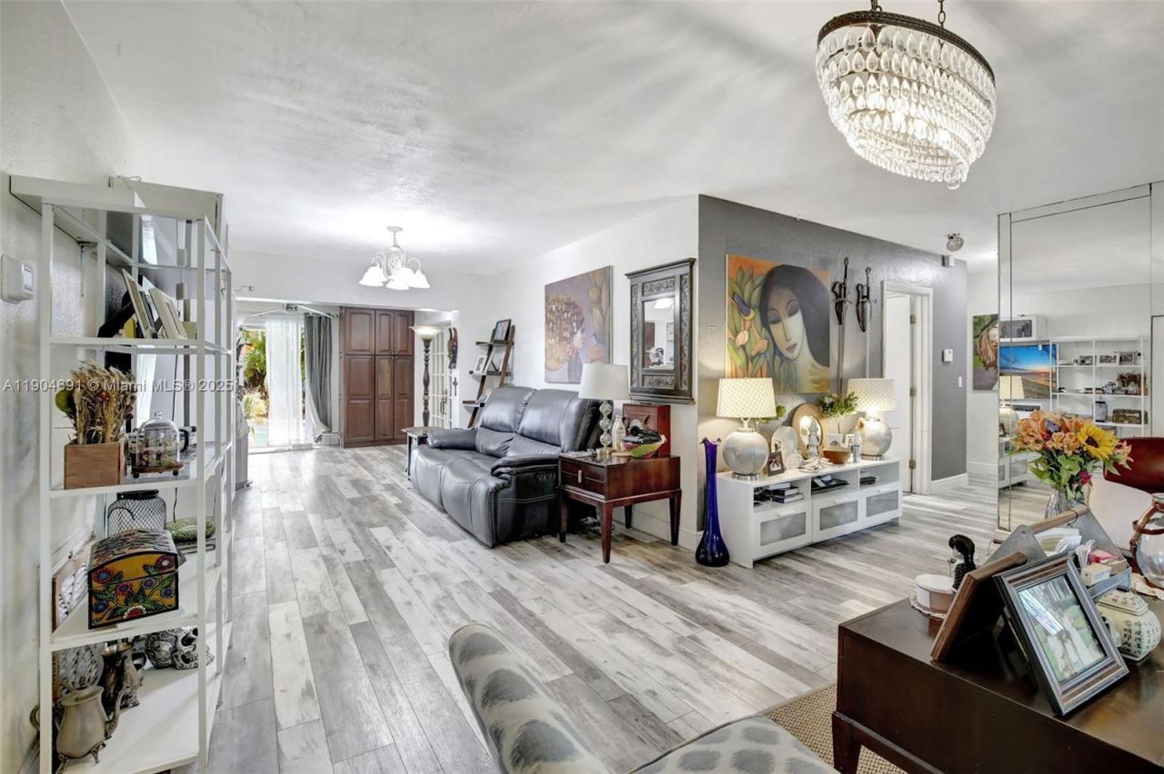 421 NW 77th Way, Pembroke Pines, FL 33024 Photo