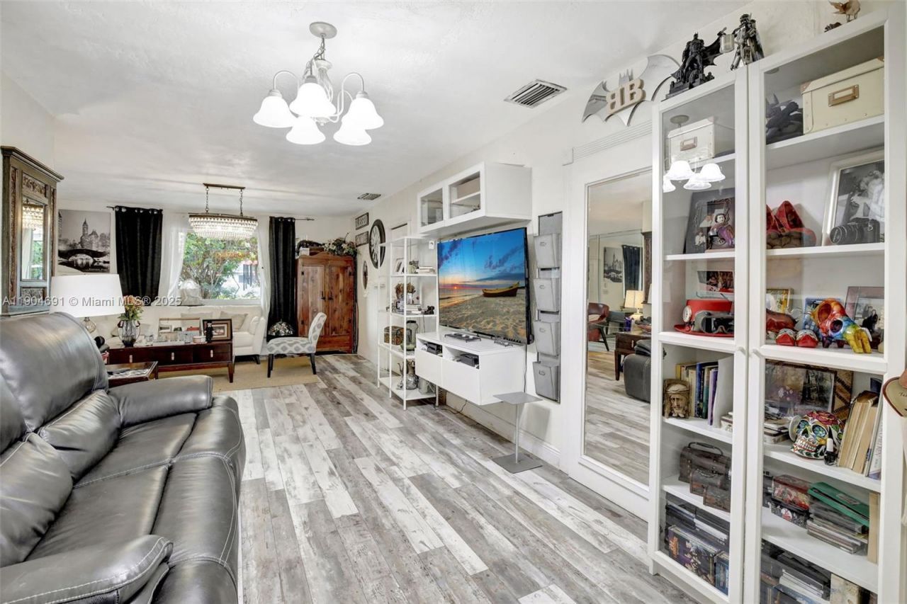 421 NW 77th Way, Pembroke Pines, FL 33024 Photo