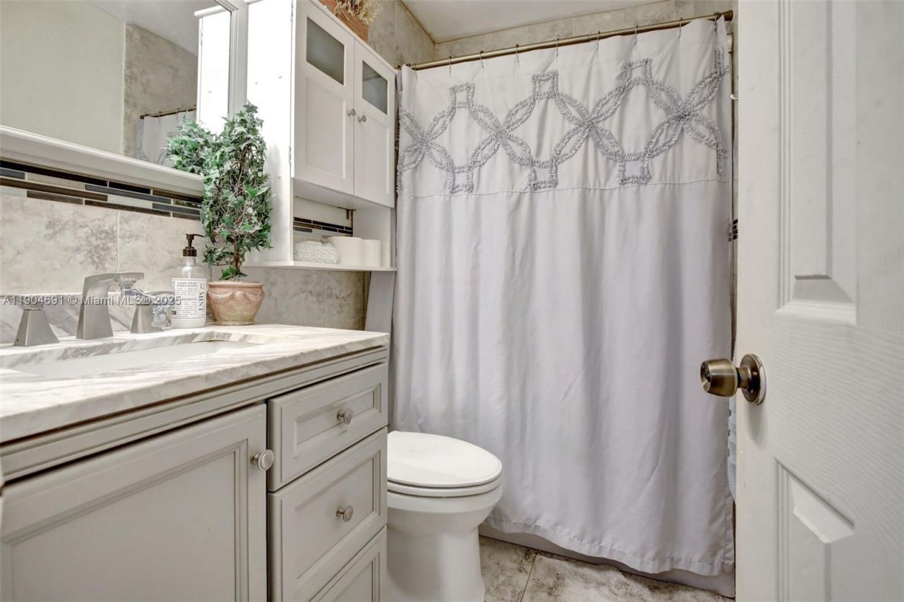 421 NW 77th Way, Pembroke Pines, FL 33024 Photo