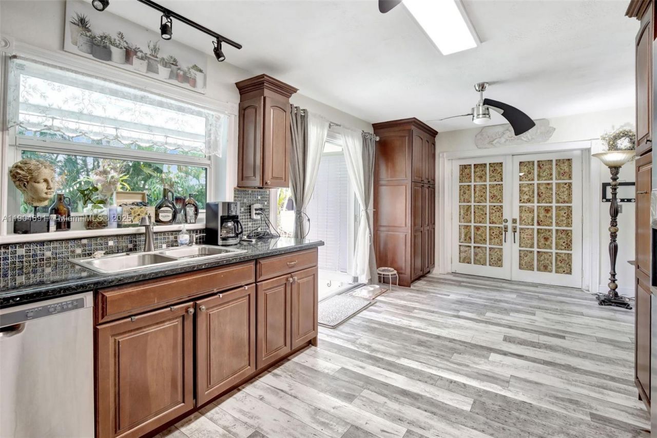 421 NW 77th Way, Pembroke Pines, FL 33024 Photo