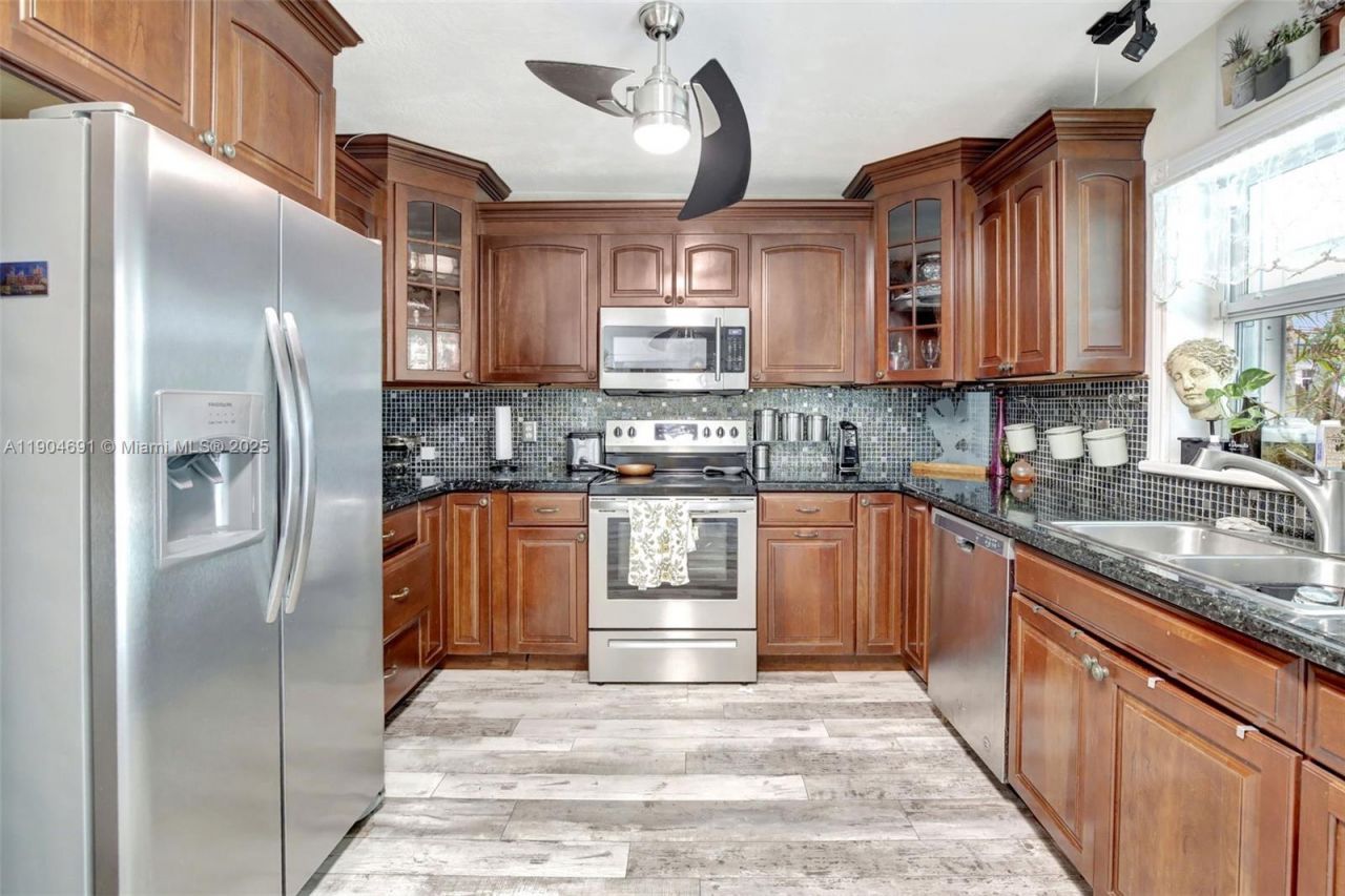 421 NW 77th Way, Pembroke Pines, FL 33024 Photo