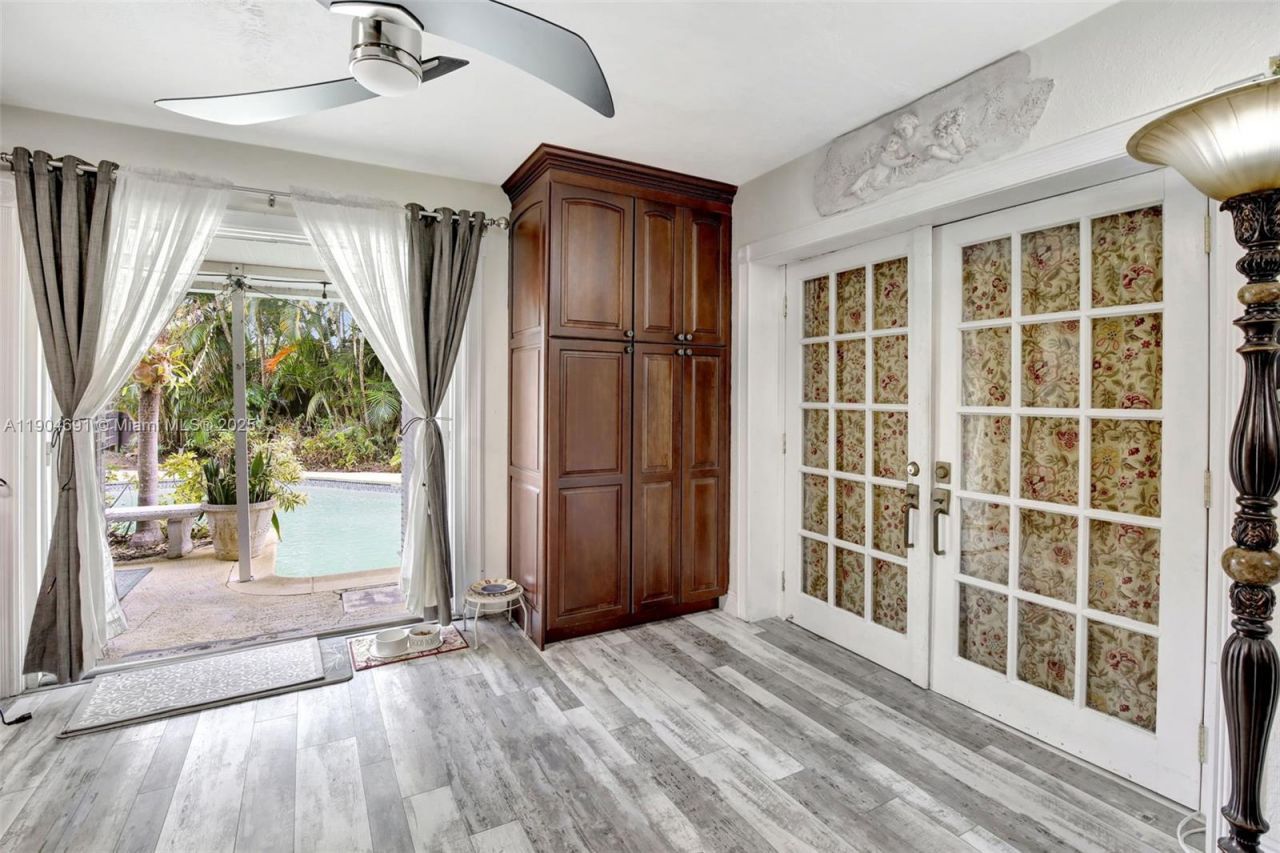 421 NW 77th Way, Pembroke Pines, FL 33024 Photo