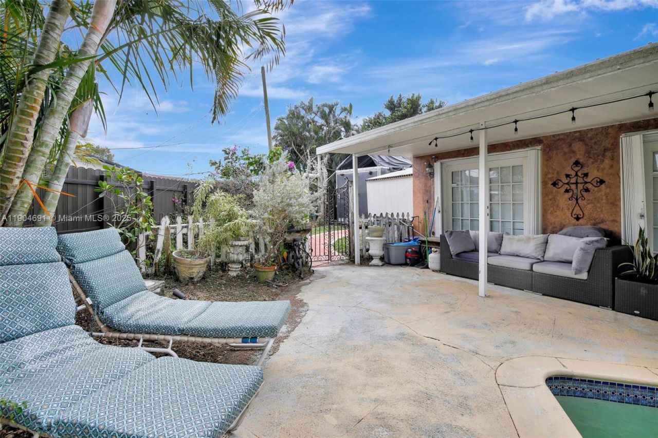 421 NW 77th Way, Pembroke Pines, FL 33024 Photo