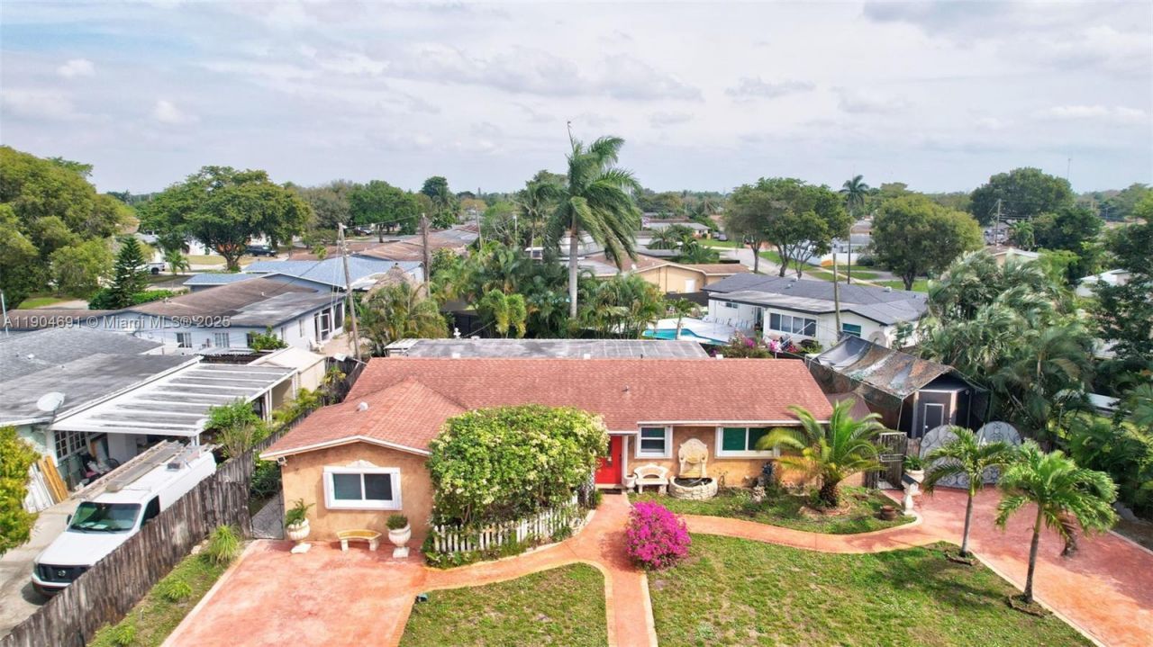 421 NW 77th Way, Pembroke Pines, FL 33024 Photo