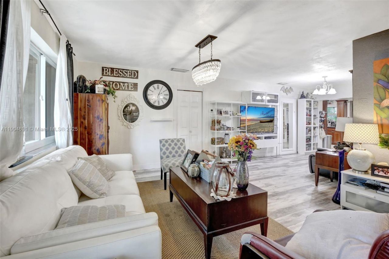 421 NW 77th Way, Pembroke Pines, FL 33024 Photo