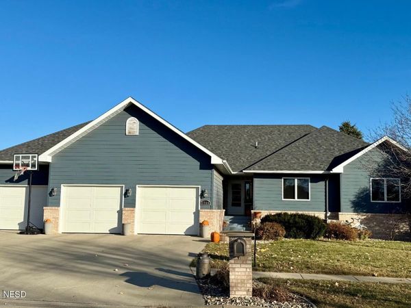 1700 N MAPLE --, Watertown, SD 57201