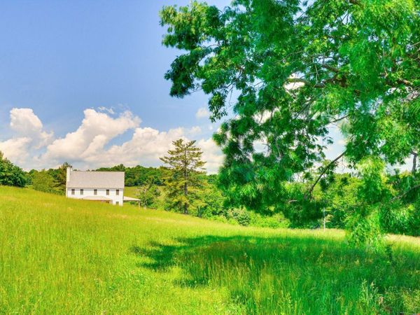 1533 Groundhog Mountain RD, Hillsville, VA 24343