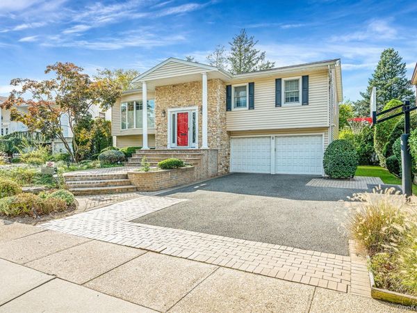 2994 Lonni Lane, Merrick, NY 11566