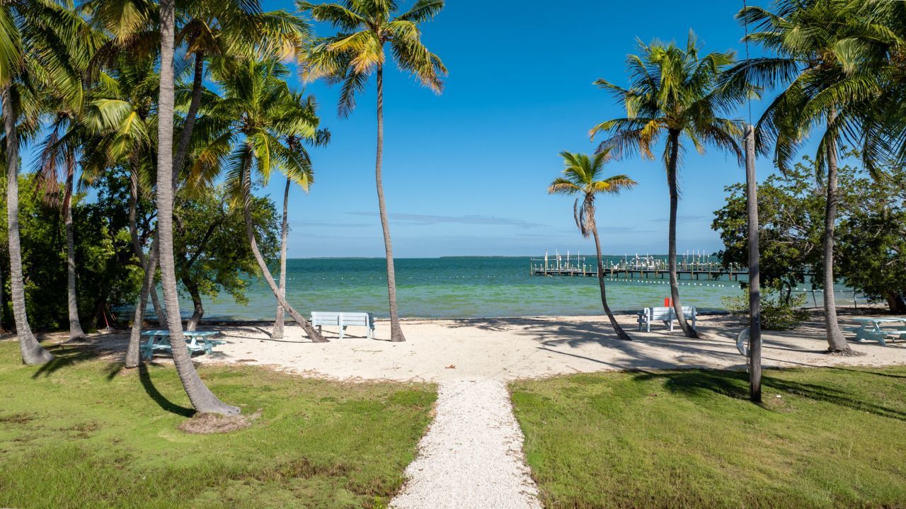 134 S Bay Harbor Drive, Key Largo, FL 33037 Photo