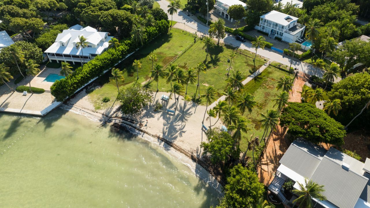 134 S Bay Harbor Drive, Key Largo, FL 33037 Photo