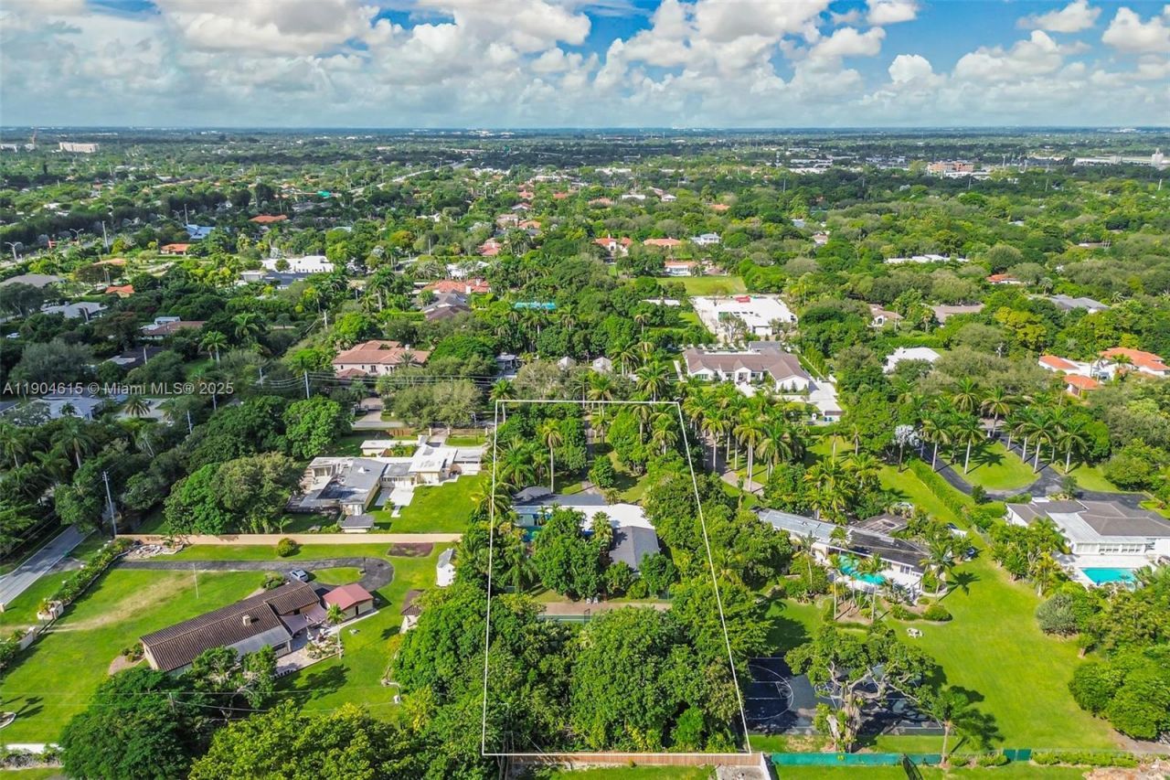 7701 SW 79th Court, Miami, FL 33143 Photo