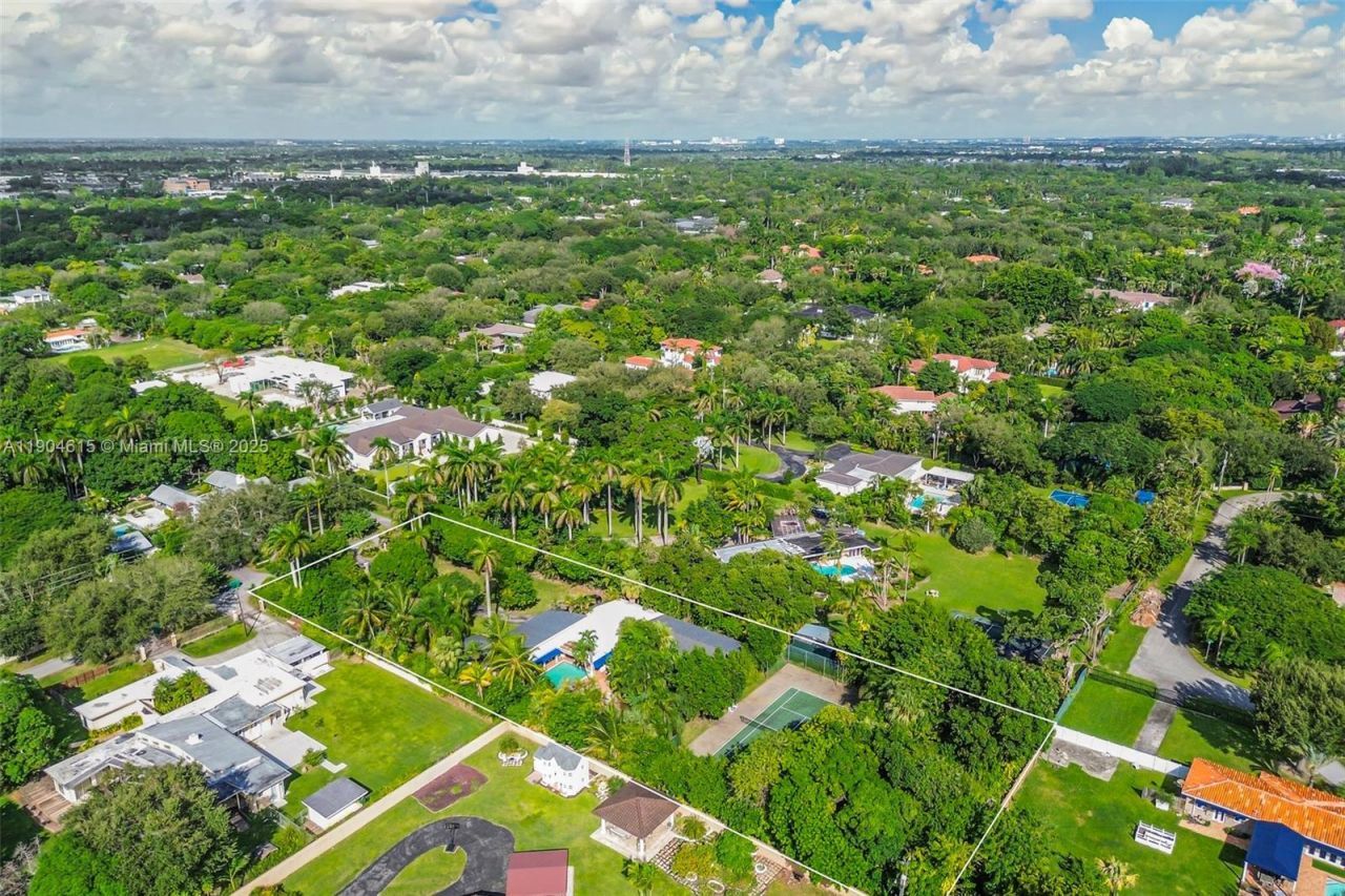 7701 SW 79th Court, Miami, FL 33143 Photo