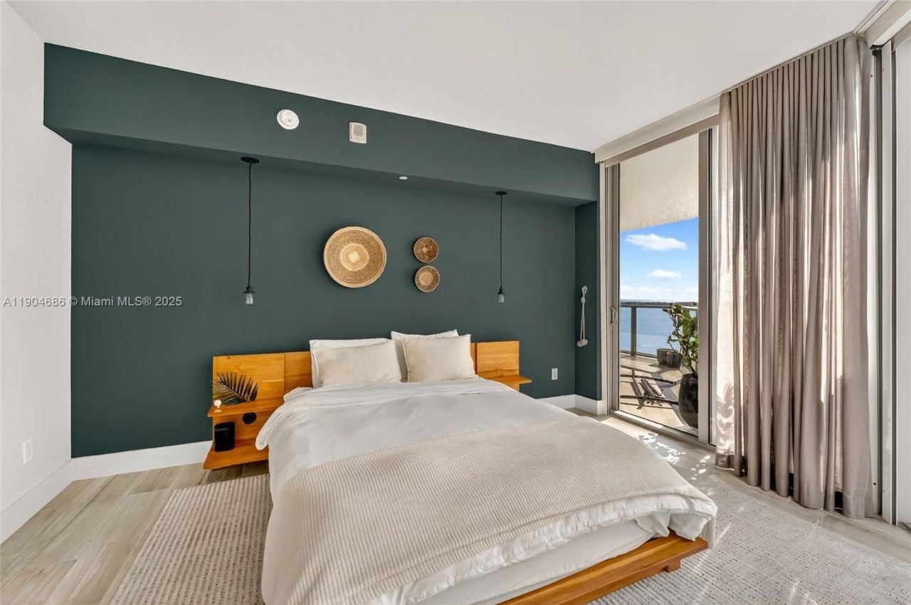 1300 Brickell Bay Dr, Unit 2403, Miami, FL 33131 Photo