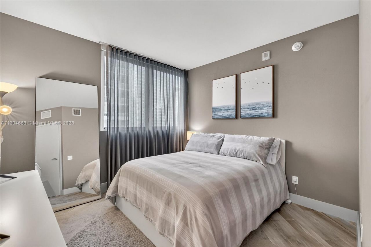 1300 Brickell Bay Dr, Unit 2403, Miami, FL 33131 Photo