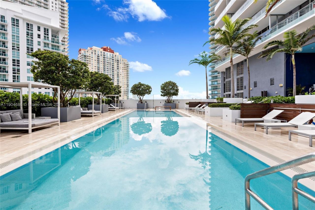1300 Brickell Bay Dr, Unit 2403, Miami, FL 33131 Photo