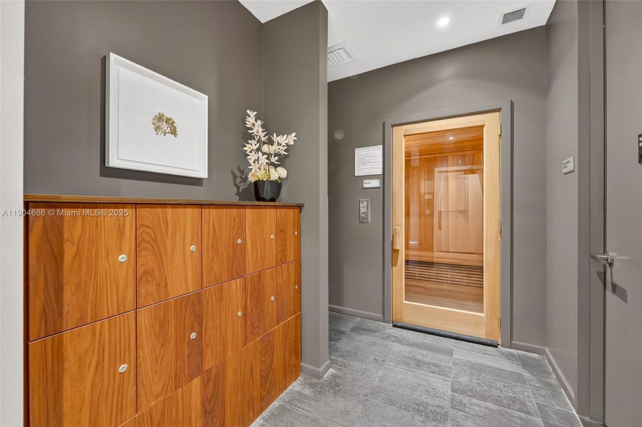 1300 Brickell Bay Dr, Unit 2403, Miami, FL 33131 Photo