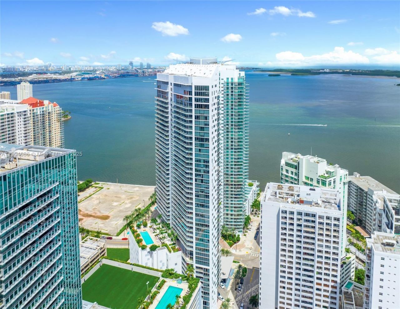 1300 Brickell Bay Dr, Unit 2403, Miami, FL 33131 Photo