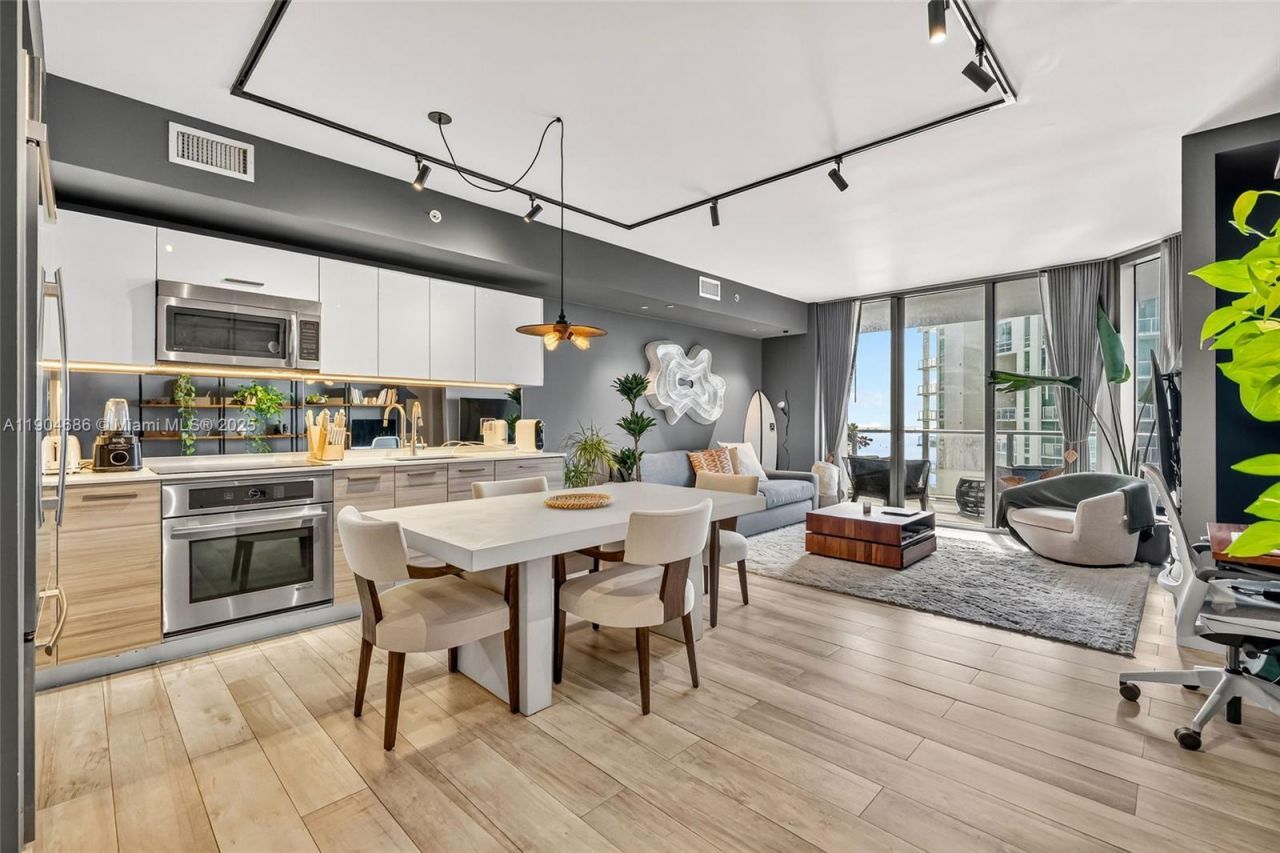 1300 Brickell Bay Dr, Unit 2403, Miami, FL 33131 Photo