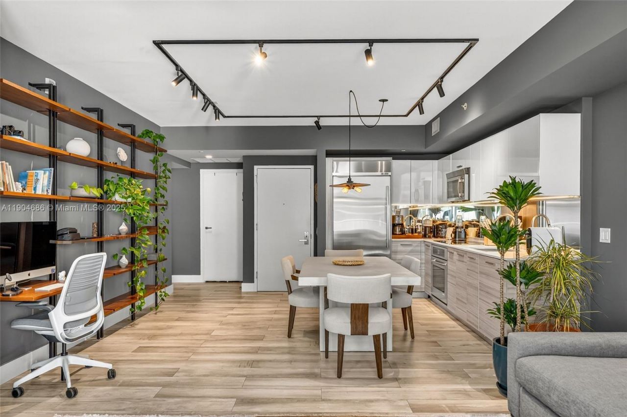 1300 Brickell Bay Dr, Unit 2403, Miami, FL 33131 Photo