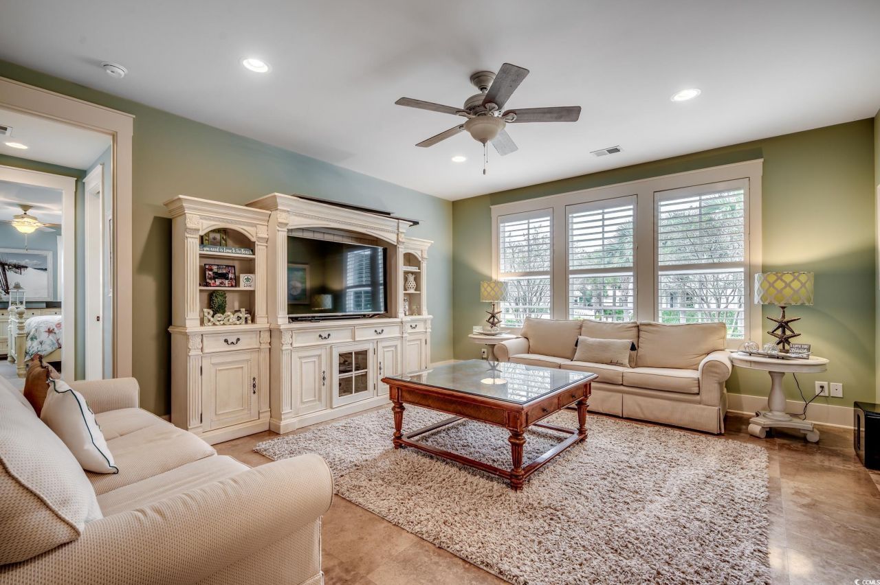 400 Banyan Place Photo 11