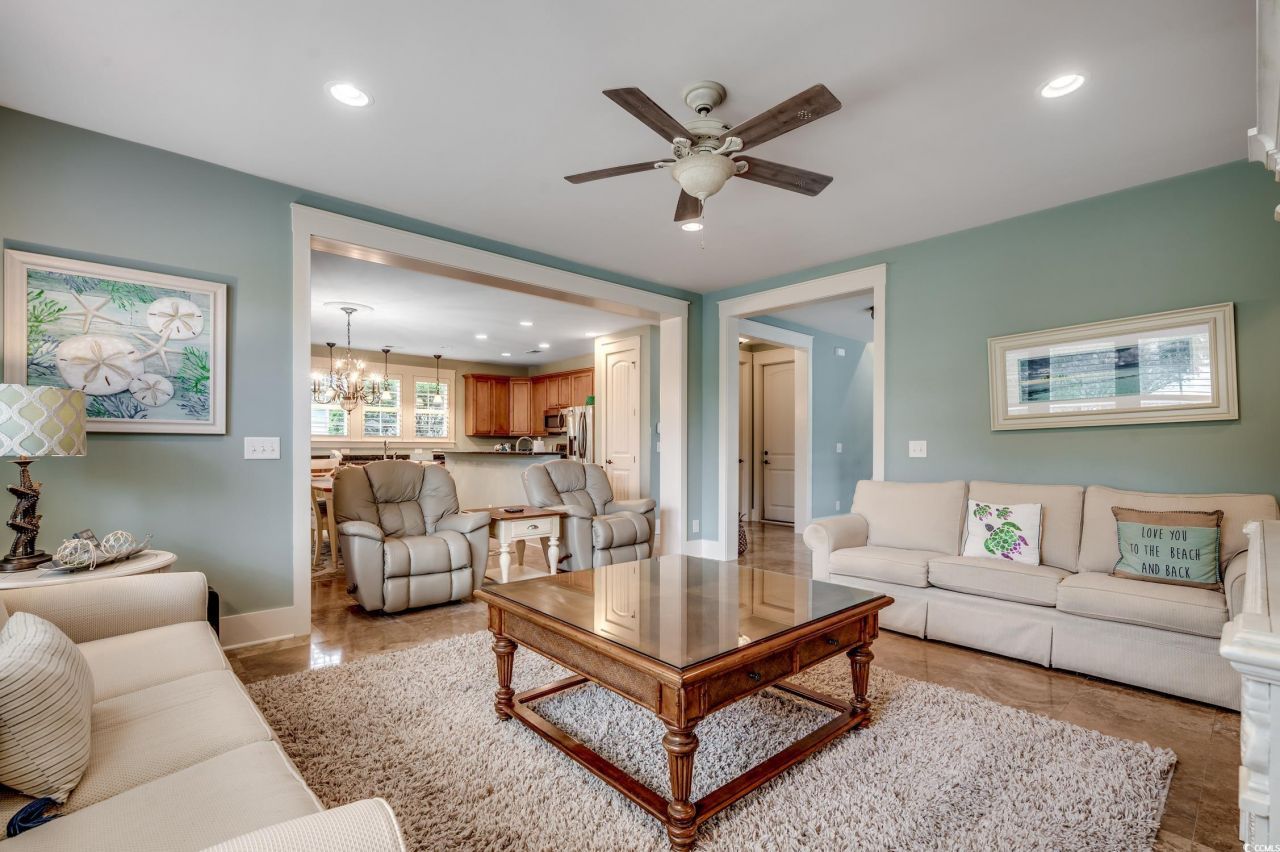 400 Banyan Place Photo 12