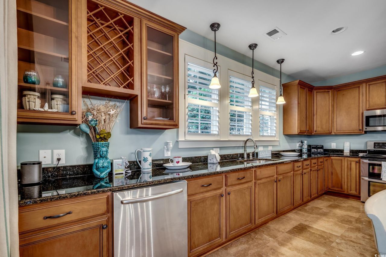 400 Banyan Place Photo 14