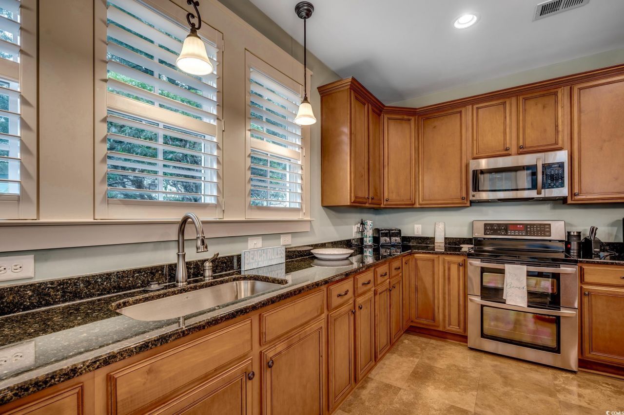 400 Banyan Place Photo 15