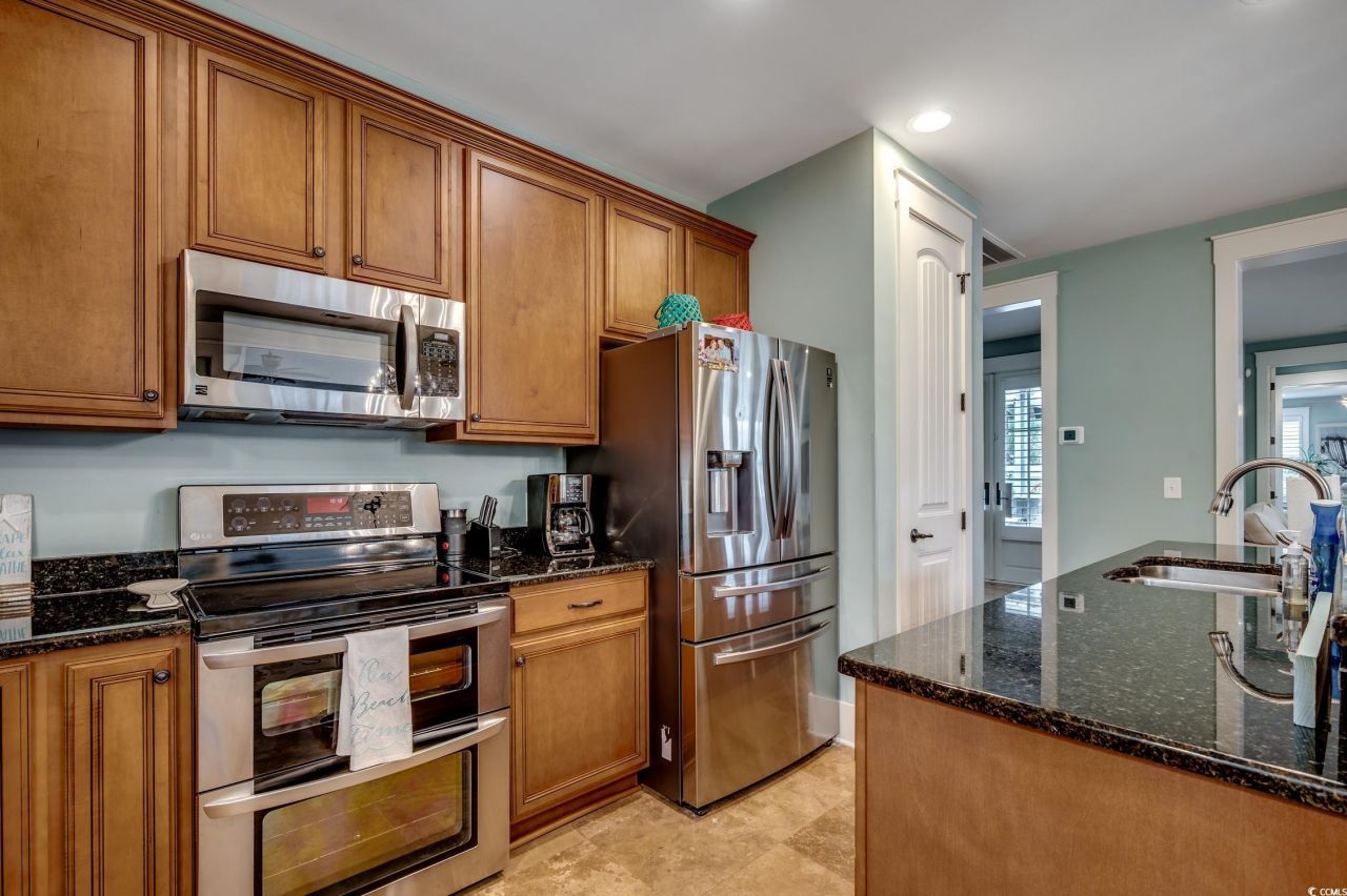 400 Banyan Place Photo 16