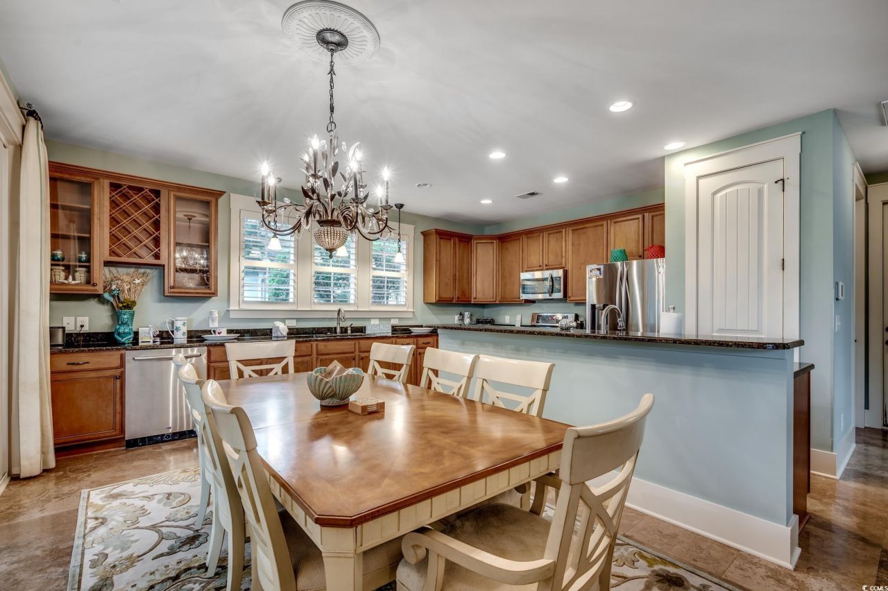 400 Banyan Place Photo 18