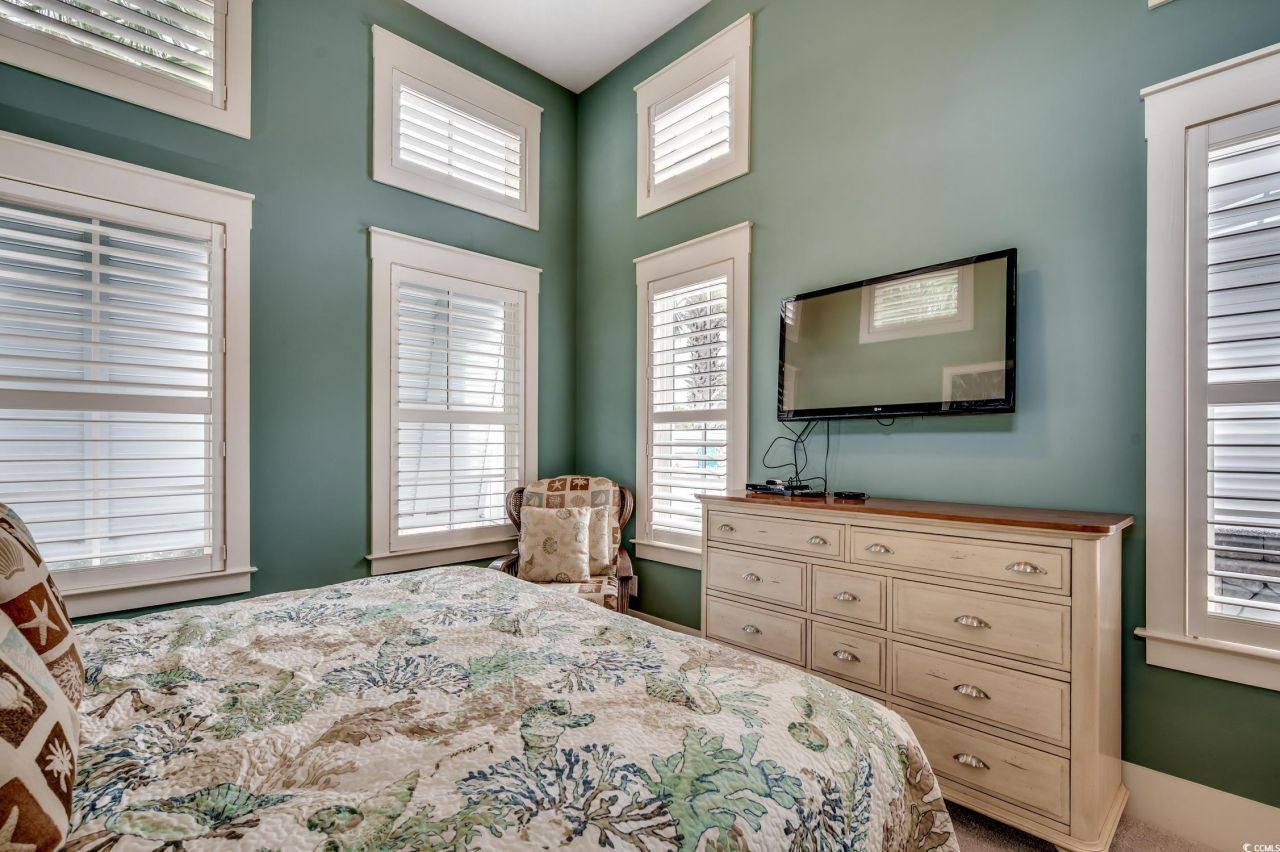 400 Banyan Place Photo 23