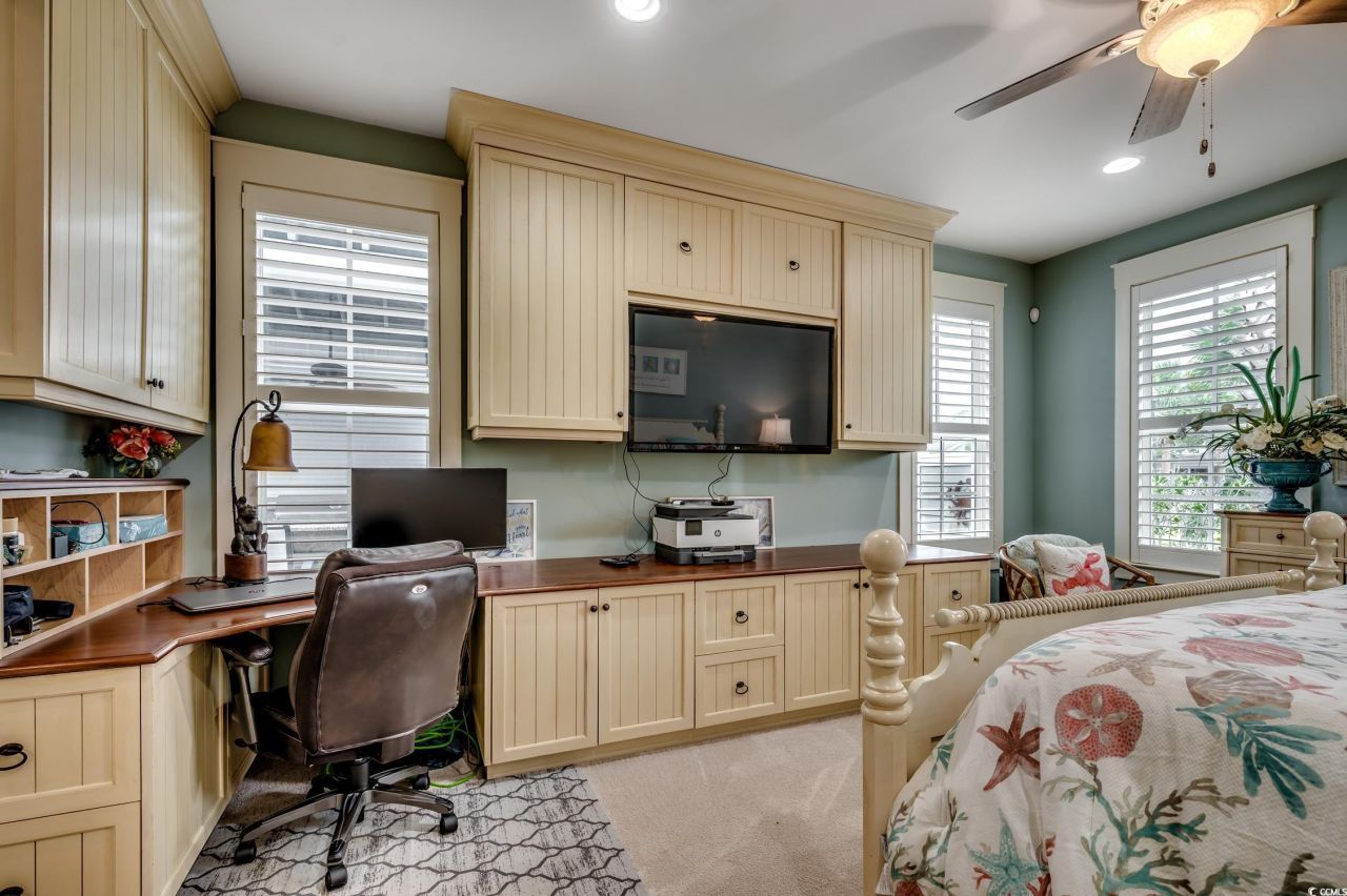 400 Banyan Place Photo 24