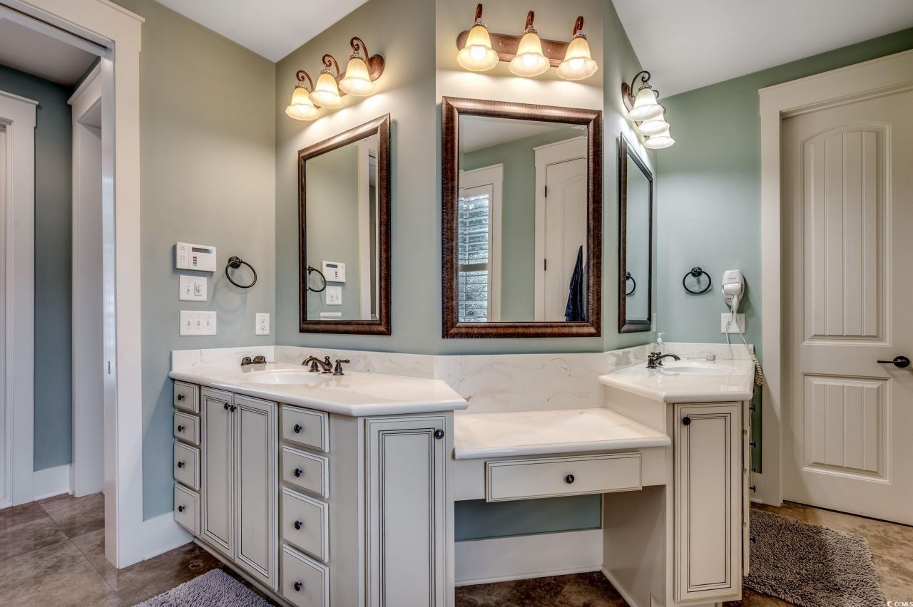 400 Banyan Place Photo 25